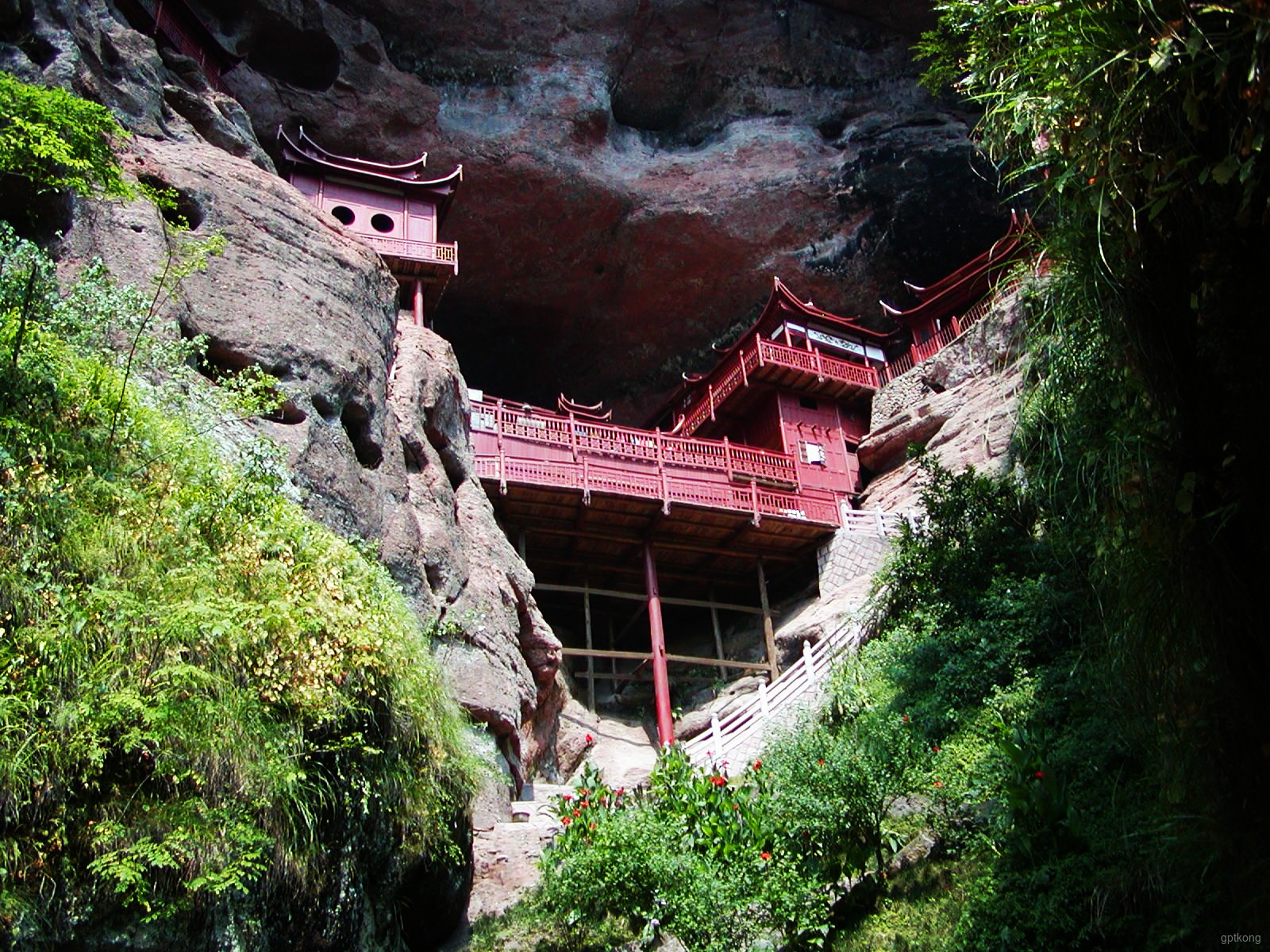 甘露岩寺展示图片2