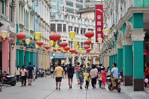 华盖路步行街展示图片3