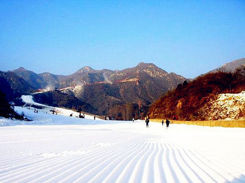 怀北国际滑雪场展示图片3