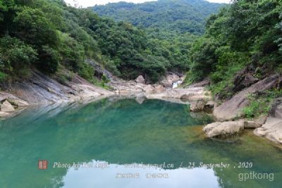 囊谦县然察大峡谷展示图片2