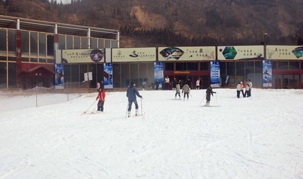 桃花峪生态滑雪场展示图片3