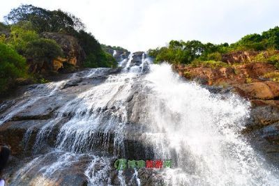 香水河七彩瀑布风景区展示图片0