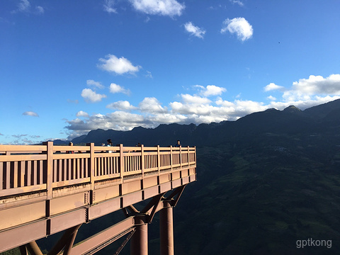 西盟佤部落旅游区里坎瀑布景区展示图片3